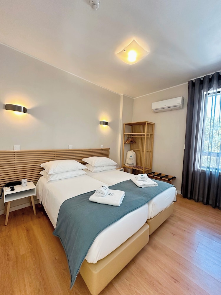 Standard Twin Room - Photo 5