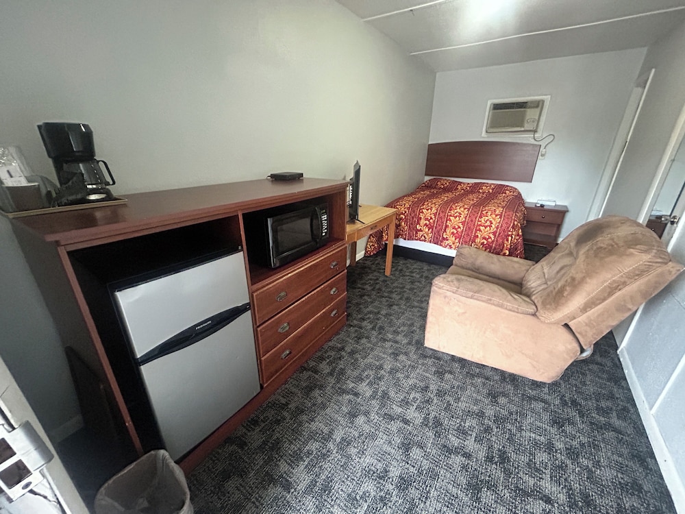 Room, 1 Queen Bed, Non Smoking - Photo 2