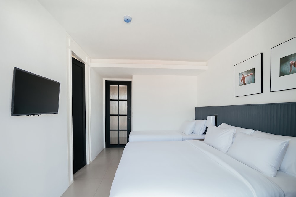 Two Bedroom Suite - Photo 7