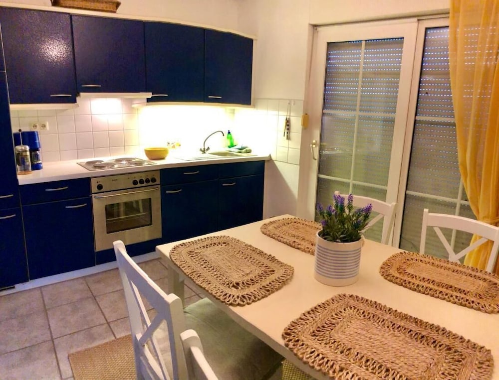 House, 2 Bedrooms, Smoking, Patio