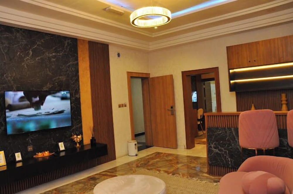 Family Room, Balcony, City View photo 2