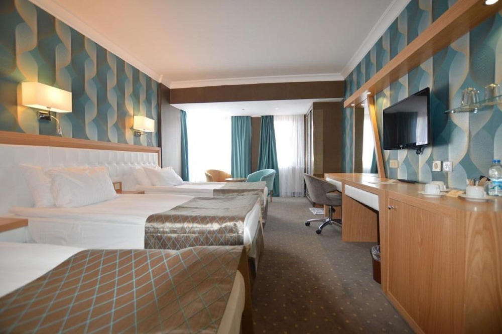 Deluxe Triple Room photo 2