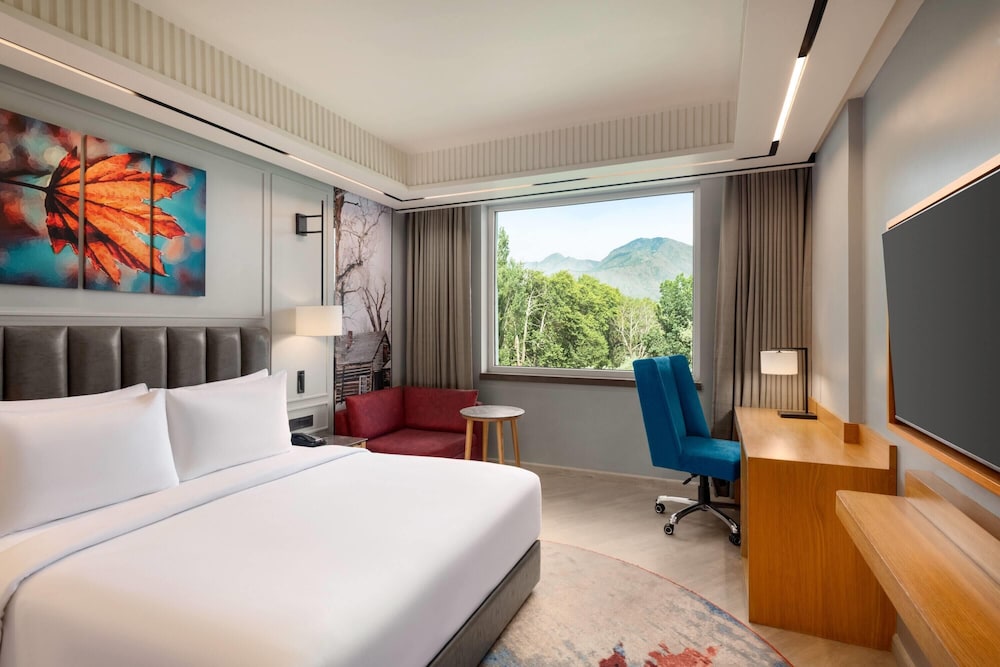 Superior Room, 1 King Bed, Garden View