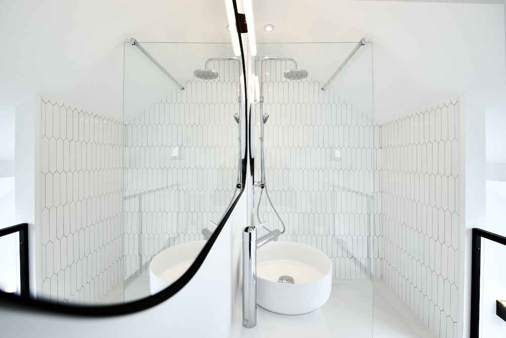 Duplex, Private Bathroom (4) - Photo 7