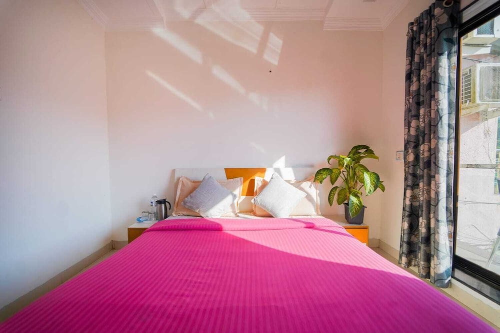 Comfort Room, Pool View