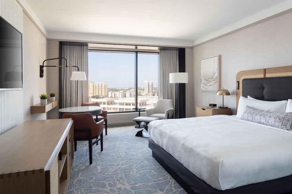 Deluxe Room, 1 King Bed (Hearing Accessible)