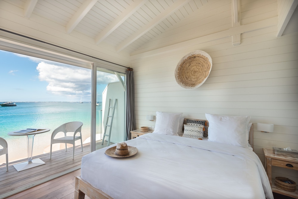 Standard Room, 1 Queen Bed, Balcony, Ocean View photo 2