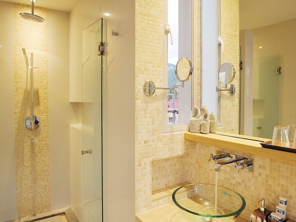 1 Bedroom Crystal Sand Suite photo 2