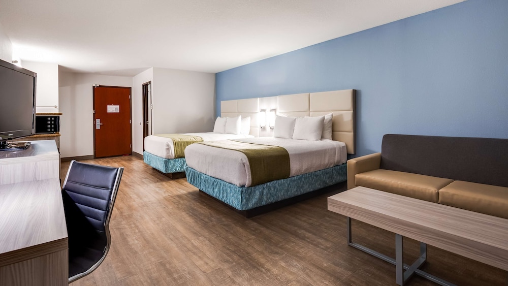Standard Room, 2 Queen Beds, Non Smoking, Refrigerator & Microwave (with Sofabed) photo 3