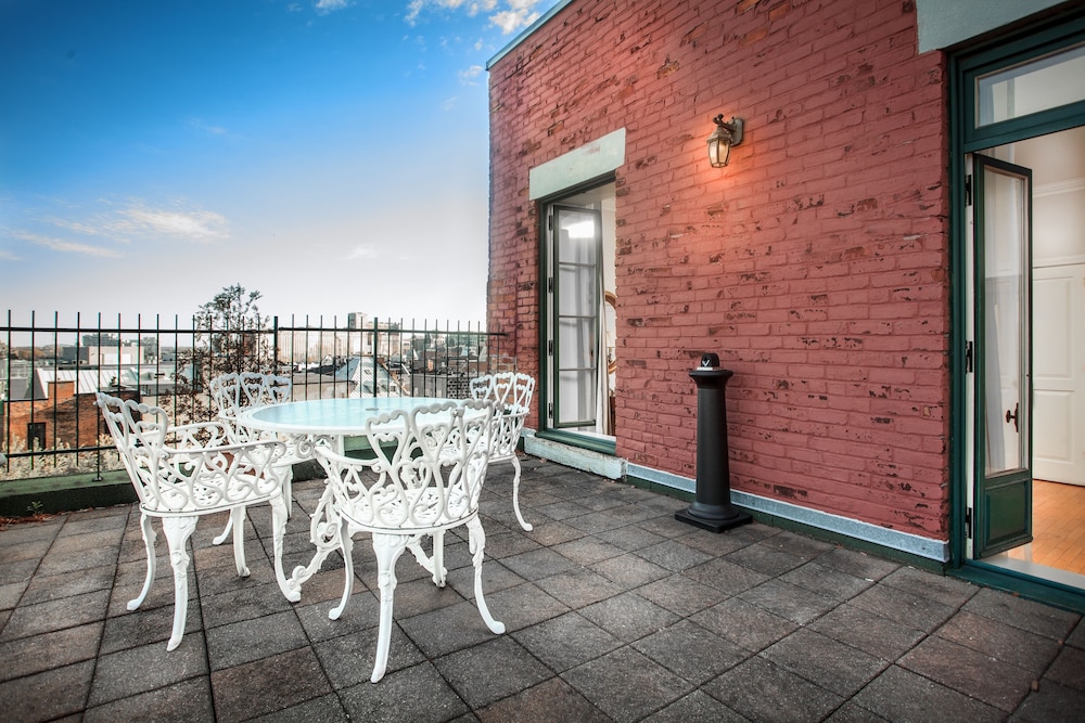 Deluxe King with Terrace - Photo 2