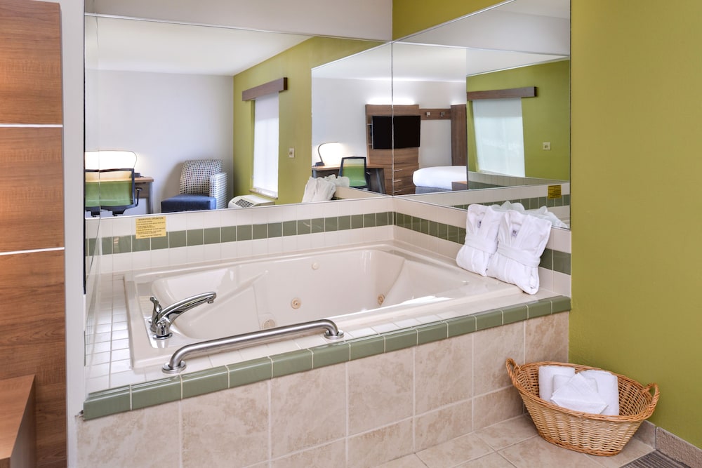 Standard Room, 1 King Bed, Jetted Tub - Photo 1