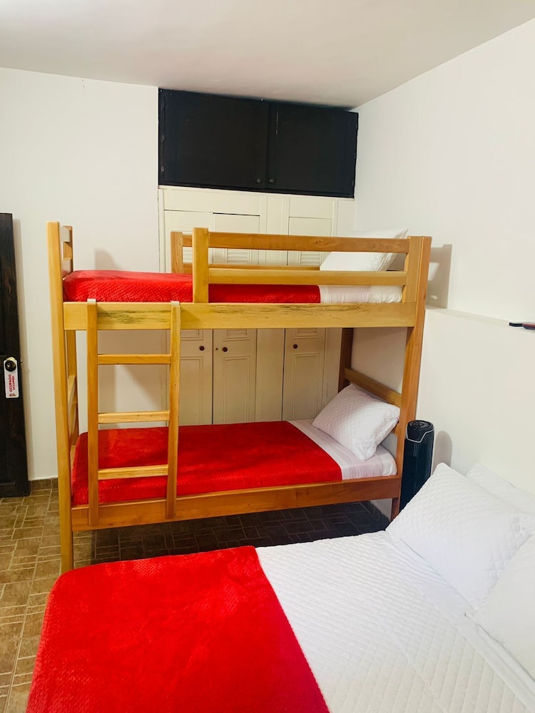 Family Double or Twin Room, Mixed Dorm photo 3
