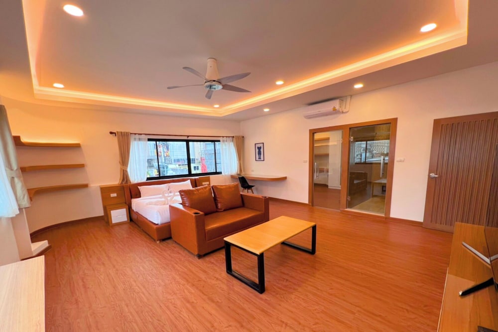 Family Penthouse - Photo 10