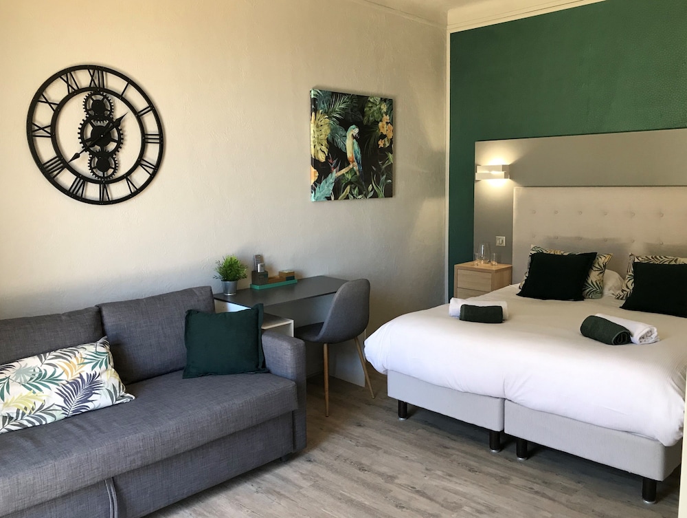 Classic Quadruple Room, Balcony, Sea View photo 3