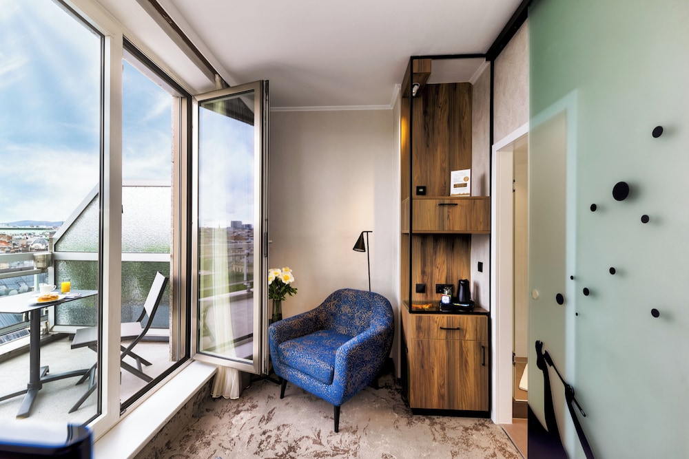 Panoramic Single Room, Patio, City View photo 2