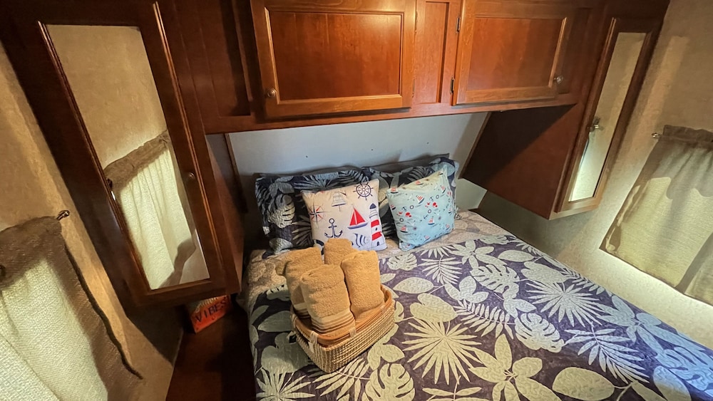 Deluxe Mobile Home, 1 Bedroom photo 1