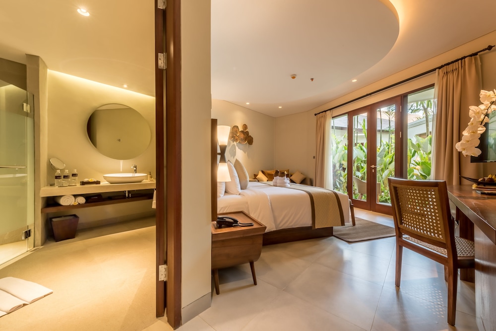 Suite - Photo 17