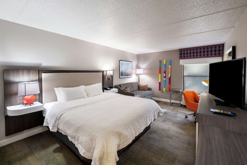 Standard Room, 1 King Bed, Non Smoking - Photo 2