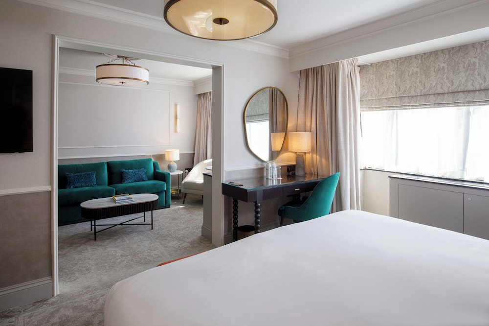 Luxury Suite photo 2