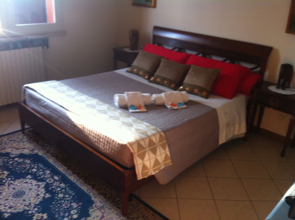 Basic Double Room, 1 Double Bed, Shared Bathroom
