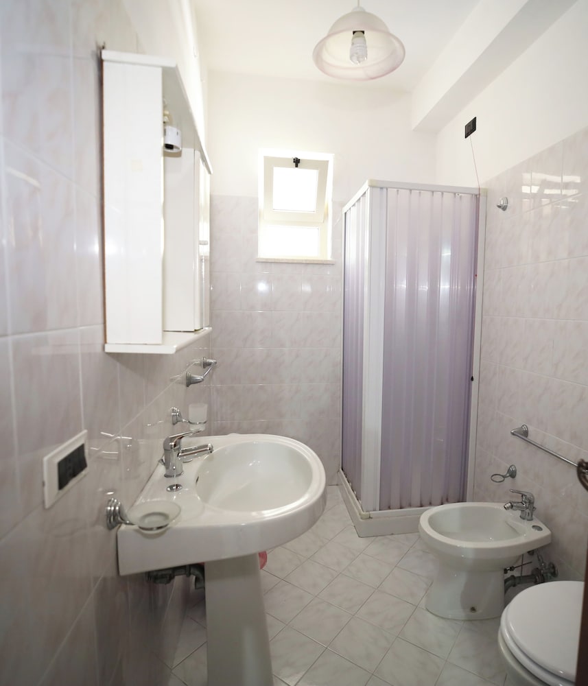 Basic Triple Room photo 2