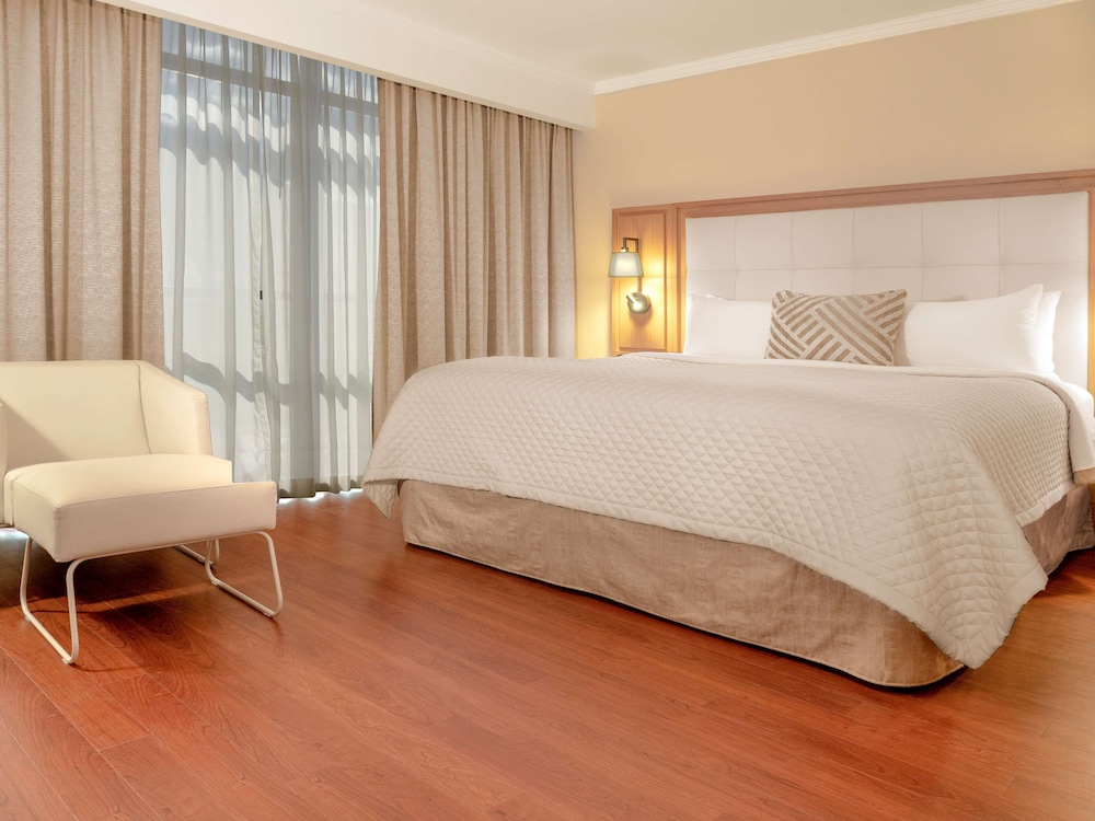 Junior Suite, 1 King Bed - Photo 3