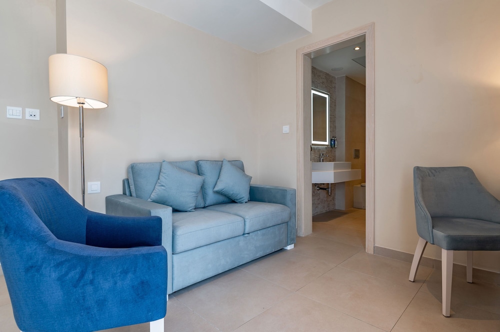 Junior Suite, Garden View - Photo 2