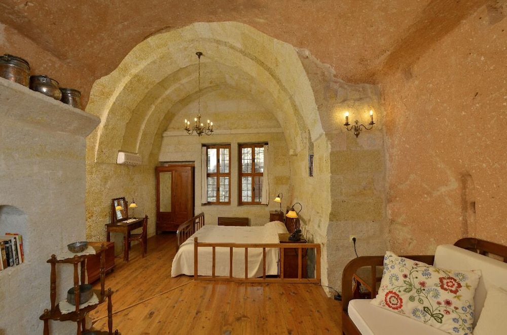 Tunnel Cave House