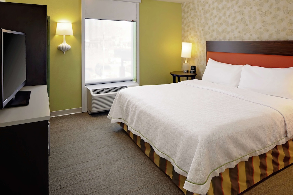 Suite, 1 King Bed, Accessible, Non Smoking photo 2