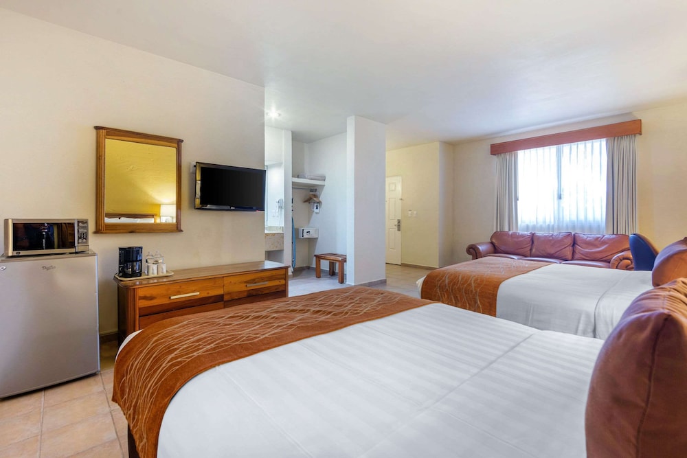 Suite, 2 Double Beds, Non Smoking - Photo 10