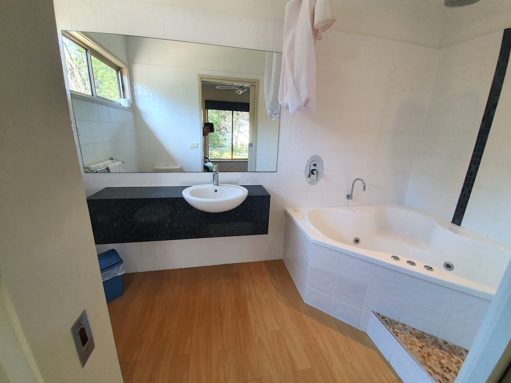 Standard Cabin, 2 Bedrooms, Non Smoking, Kitchen (Disabled Friendly) photo 2