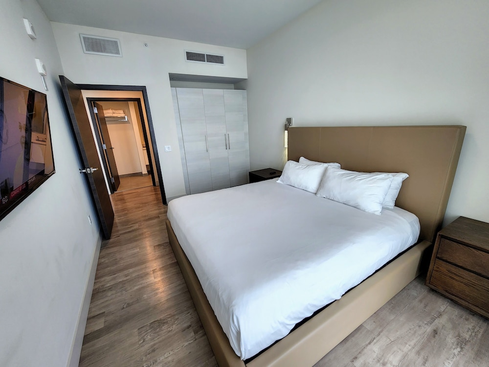 Panoramic Condo, 2 Bedrooms, Ocean View