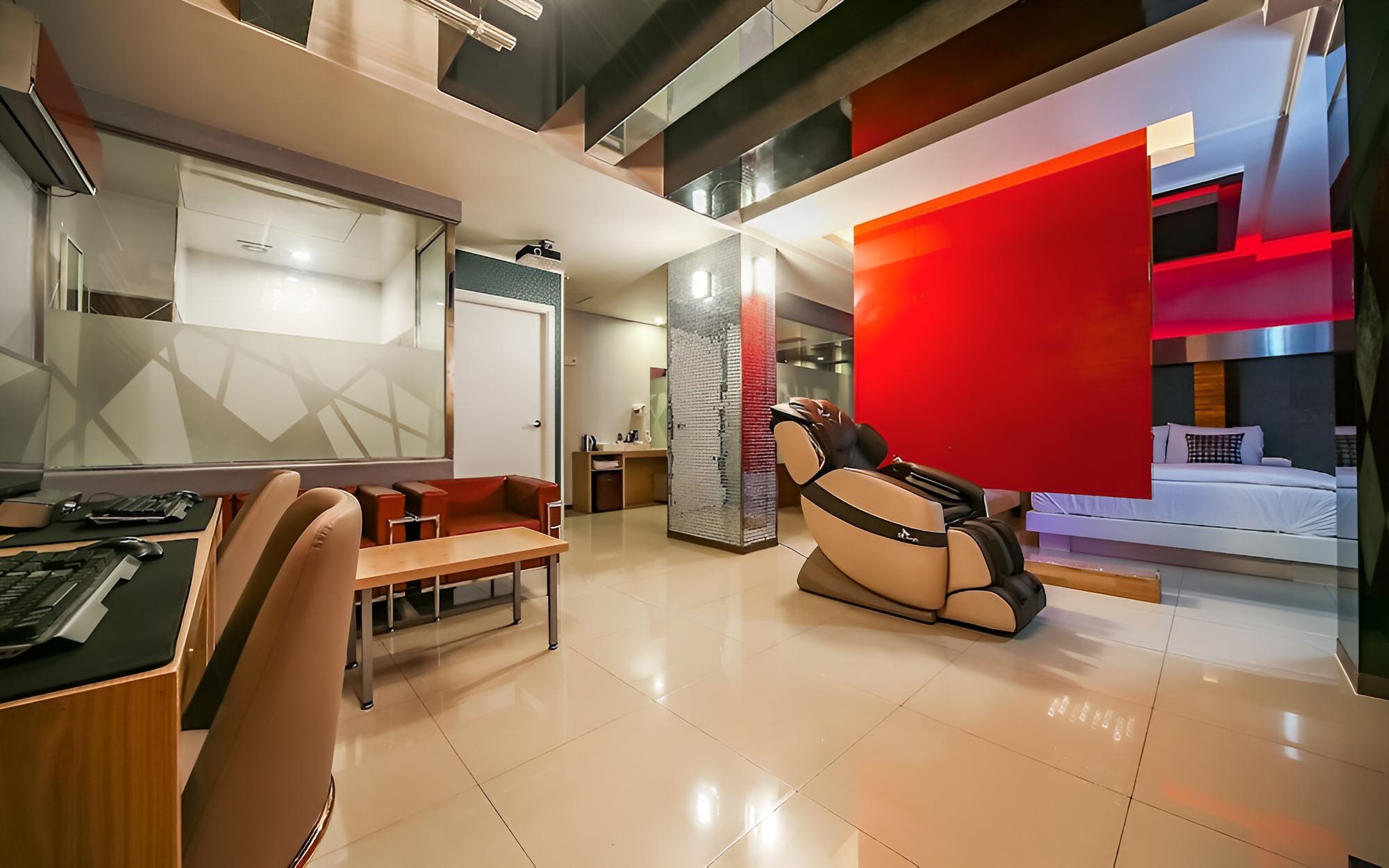 Room (Suite (Couple PC Spa Massage Chair)) photo 3