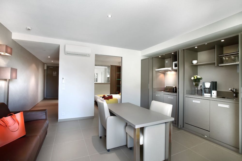 Luxury Apartment, Pool View photo 2