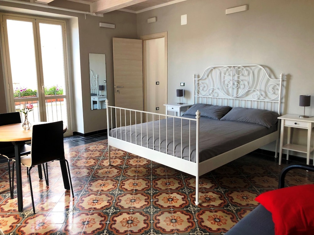 Room, 1 Queen Bed with Sofa bed (I Pensatori) photo 2