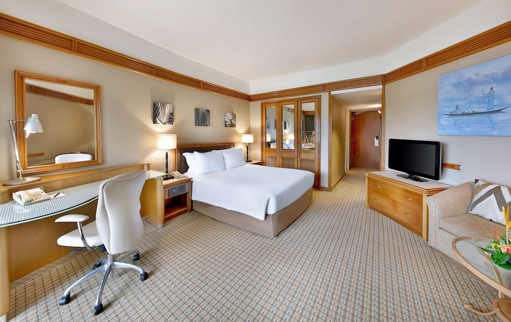 Deluxe Room, 1 King Bed - Photo 10