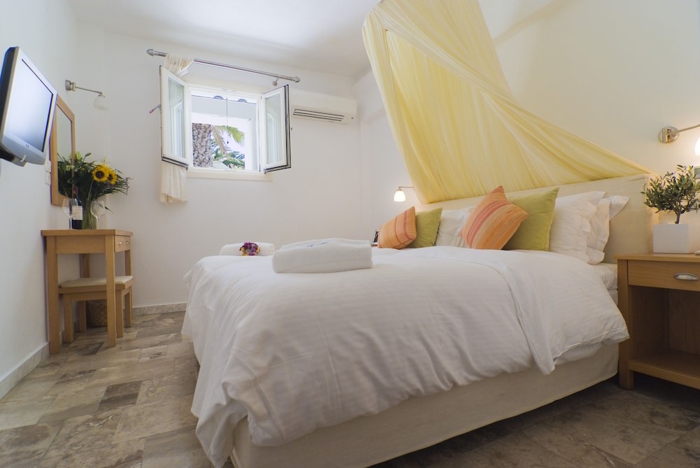 Economy Double or Twin Room (Basement - No Balcony)