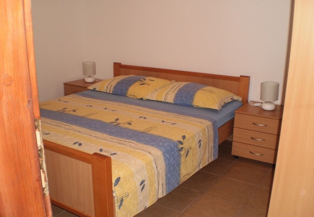 Apartment (Vik - 60 M From The Sea - A1(2+2))