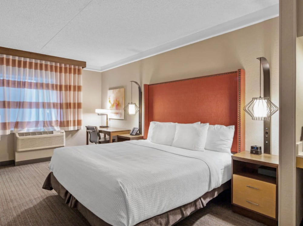Room, 1 King Bed, Non Smoking - Photo 2