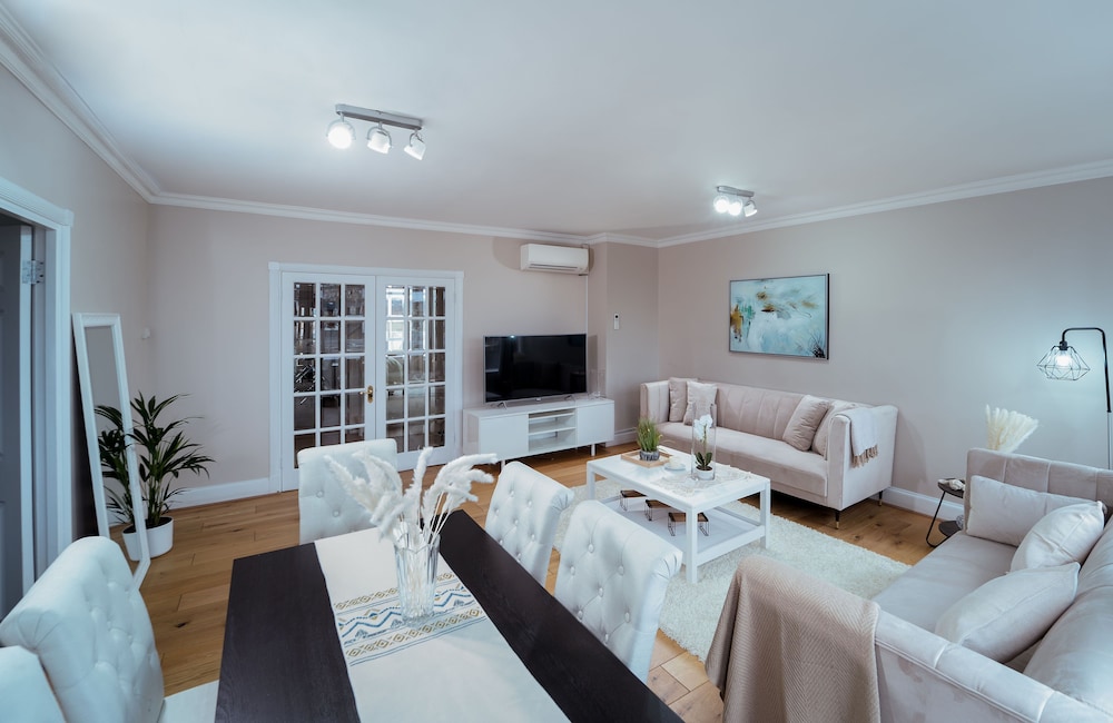 Royal Apartment, Accessible, Ensuite photo 1