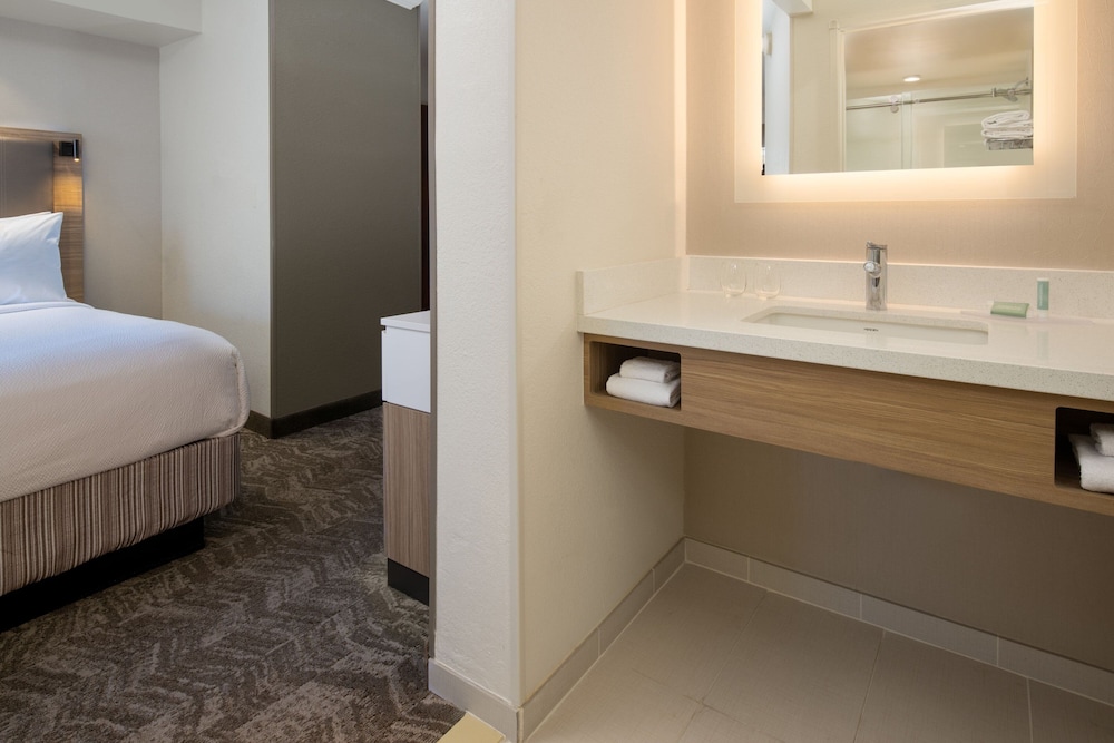 Suite, Multiple Beds - Photo 12