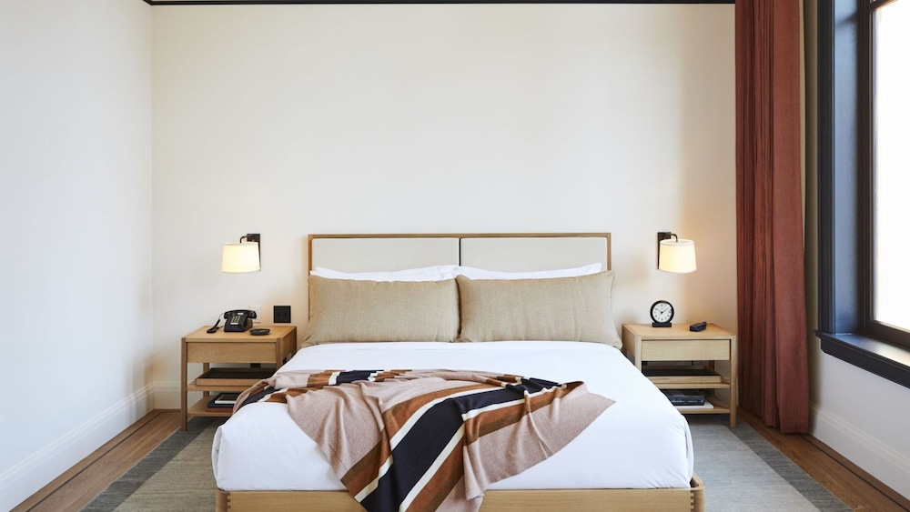 Suite, 1 King Bed (Gallery)