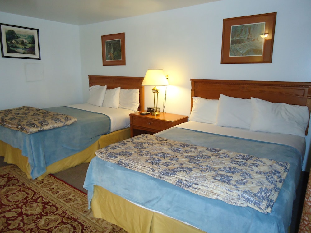 Double Room, 2 Queen Beds, Smoking photo 2