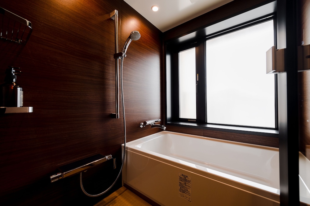King Bed Room, Non Smoking - Photo 6