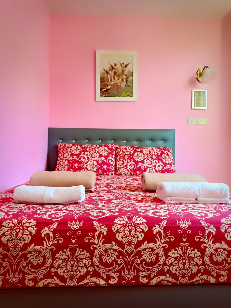Standard Room (Pink) photo 2