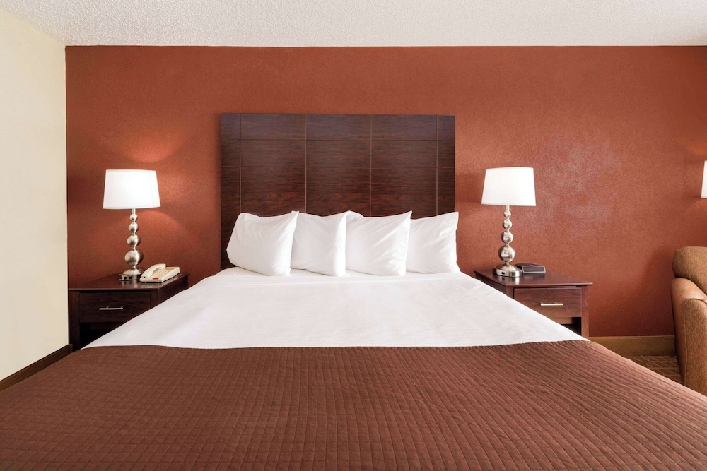 Room, 1 Queen Bed, Non Smoking - Photo 2