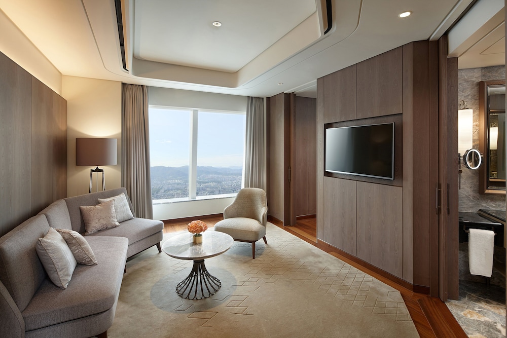 Premier Suite Twin