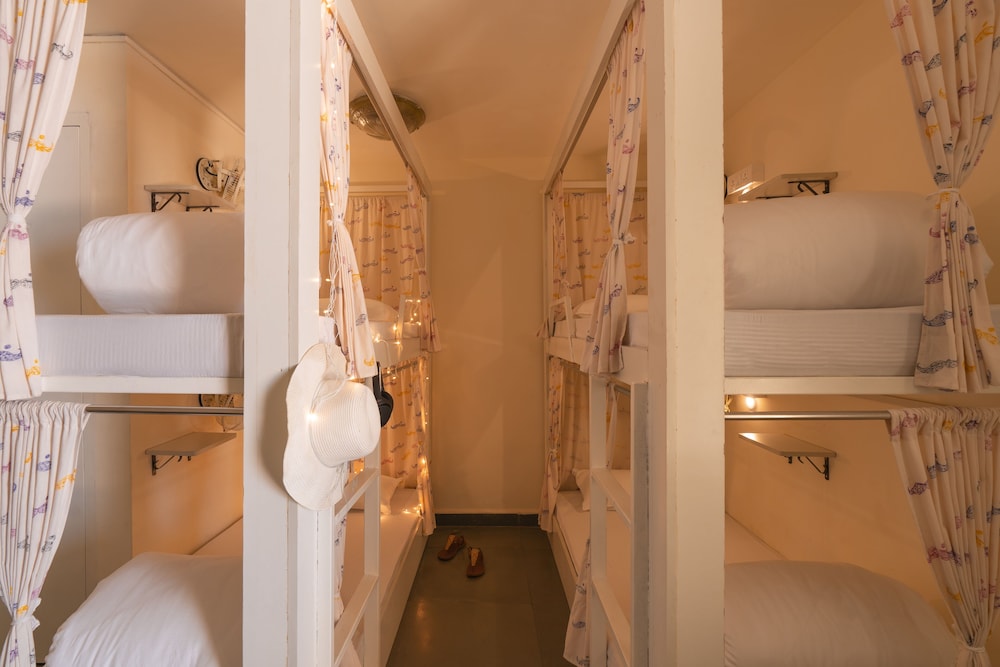 Shared Dormitory, Women only photo 1