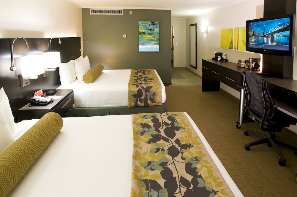 Room, 2 Queen Beds, Non Smoking, Pool View - Photo 3