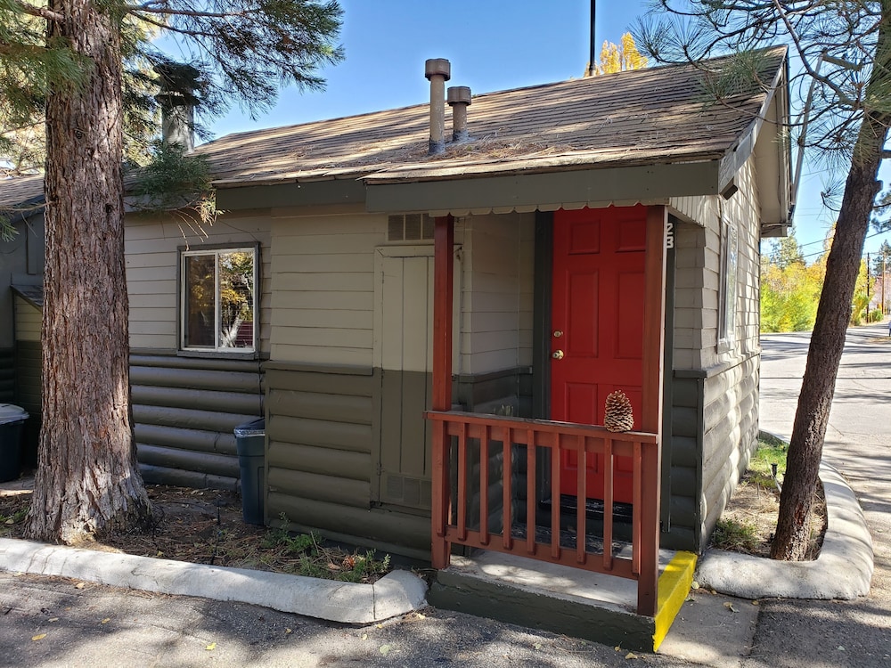 Cabin - Photo 1